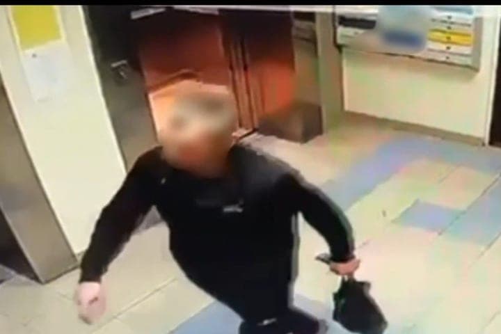 Two robbers beat and took from Leningrad headphones, books and a diary