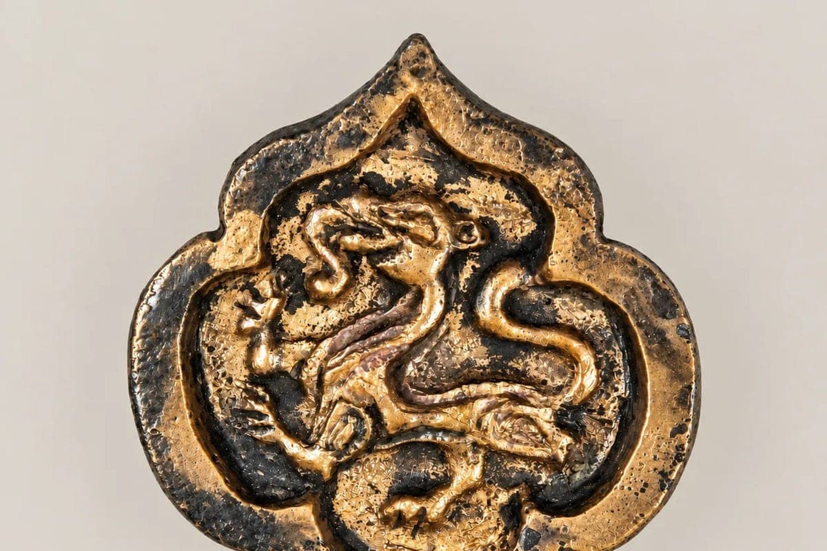 In the footsteps of the soldiers of the Golden Horde: rare patches with dragons and winged creatures transferred to the collection of Novgorod