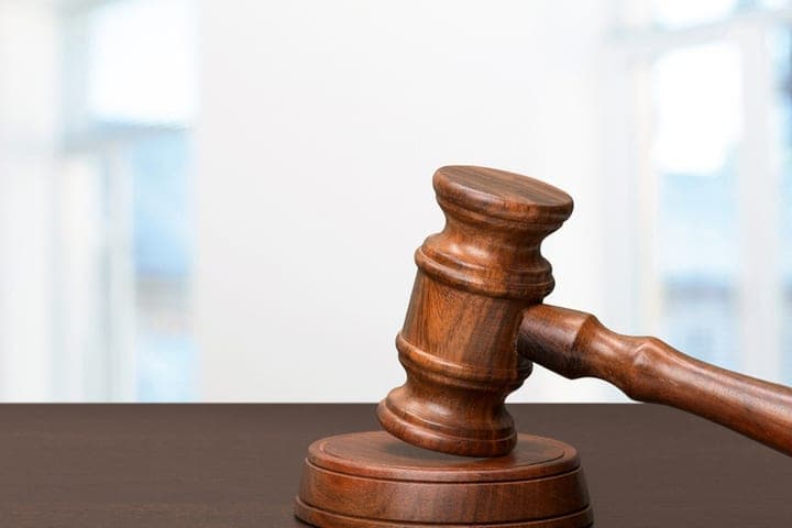 В Самаре соседка через суд добилась сноса железных перегородок в подъезде