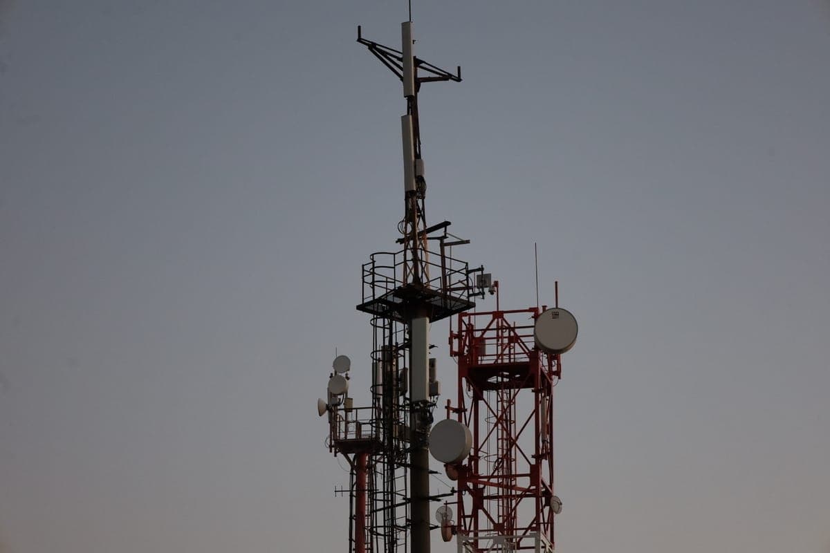 SpaceX wants access to 80,000 cell towers