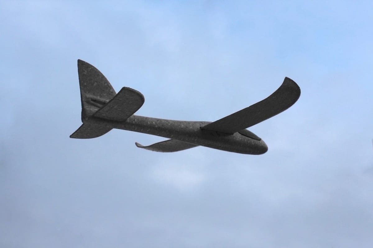 Deux drones qui ont attaqué le collège de Starobelsk, ont travaillé sur Starlink