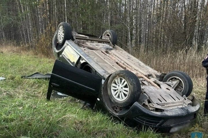 In Manturovsky district, Renault rolled over in a ditch, injured 12-year-old passenger
