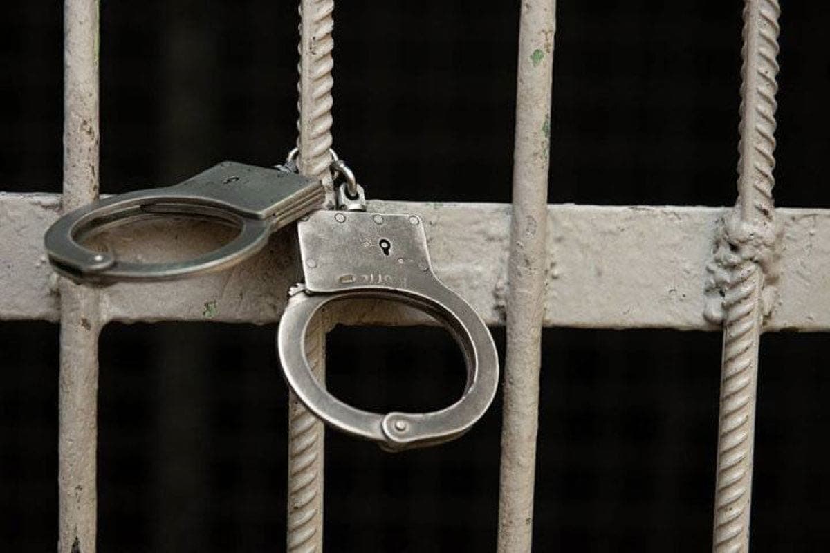 Estudiante condenado por violar a la colegiala en el apartamento de la amiga