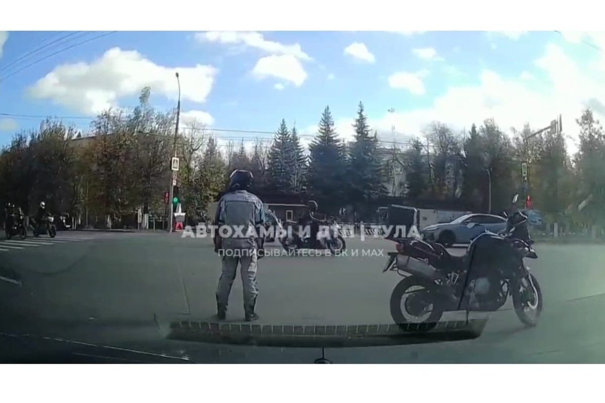 En Tula, los motociclistas bloquearon la carretera y una columna barrido sobre el rojo
