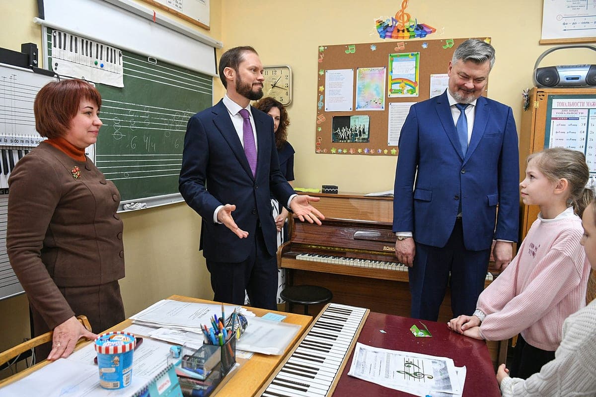 On behalf of Vitaly Korolev, the Cymr School of Arts will strengthen the material and technical base