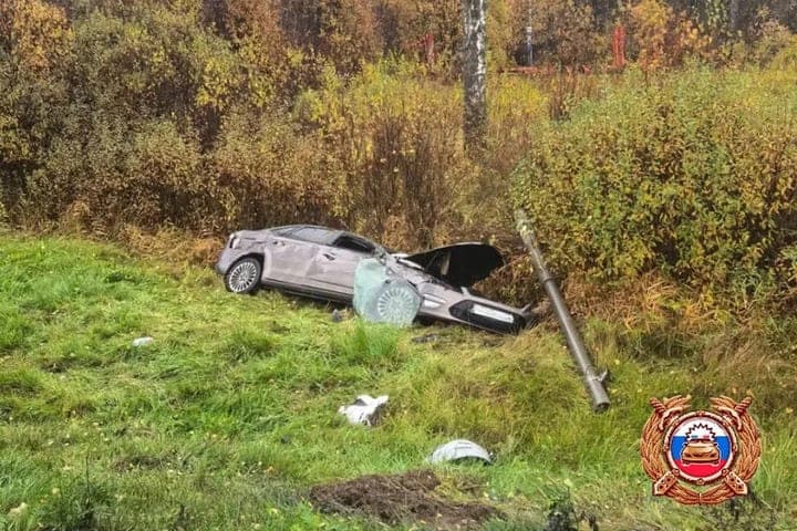 There were photos from the scene of an accident in the Tver region, where the car flew into the ditch