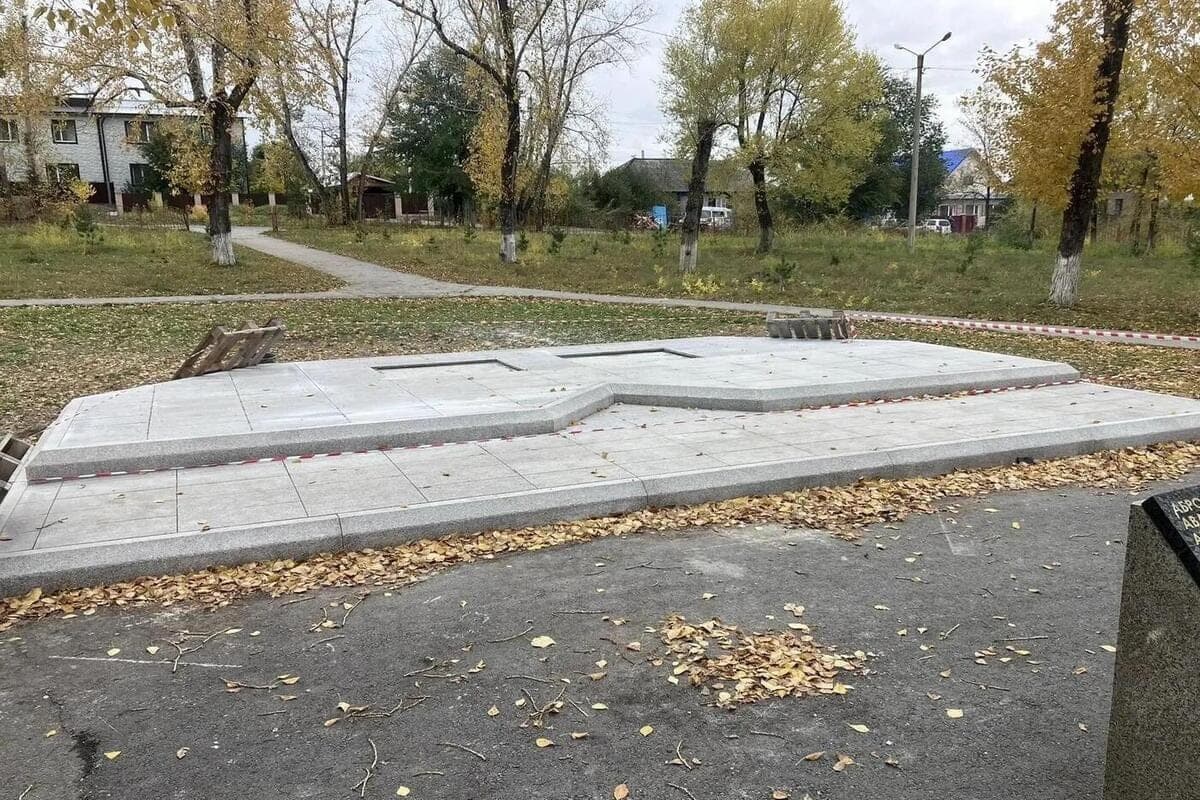 It took almost 8 months. In Sayanogorsk with delays reconstruct the monument “Bell”
