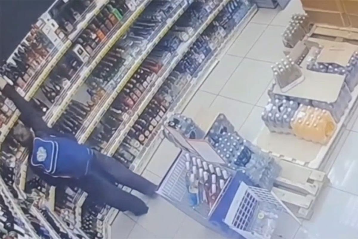 In Abakan, a teenager stole whiskey for a bouquet for a girl
