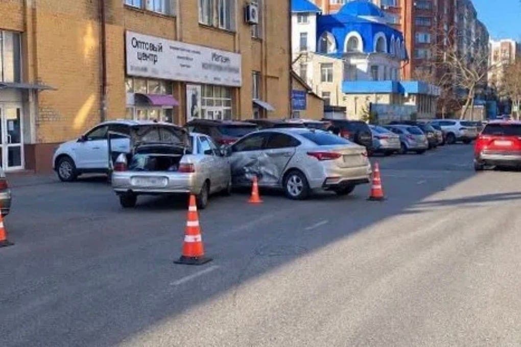 В Орле после ДТП на улице Шаумяна за медпомощью обратились два водителя