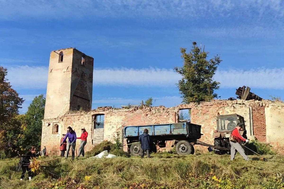 Melkemen's church has a Saturday with a field kitchen