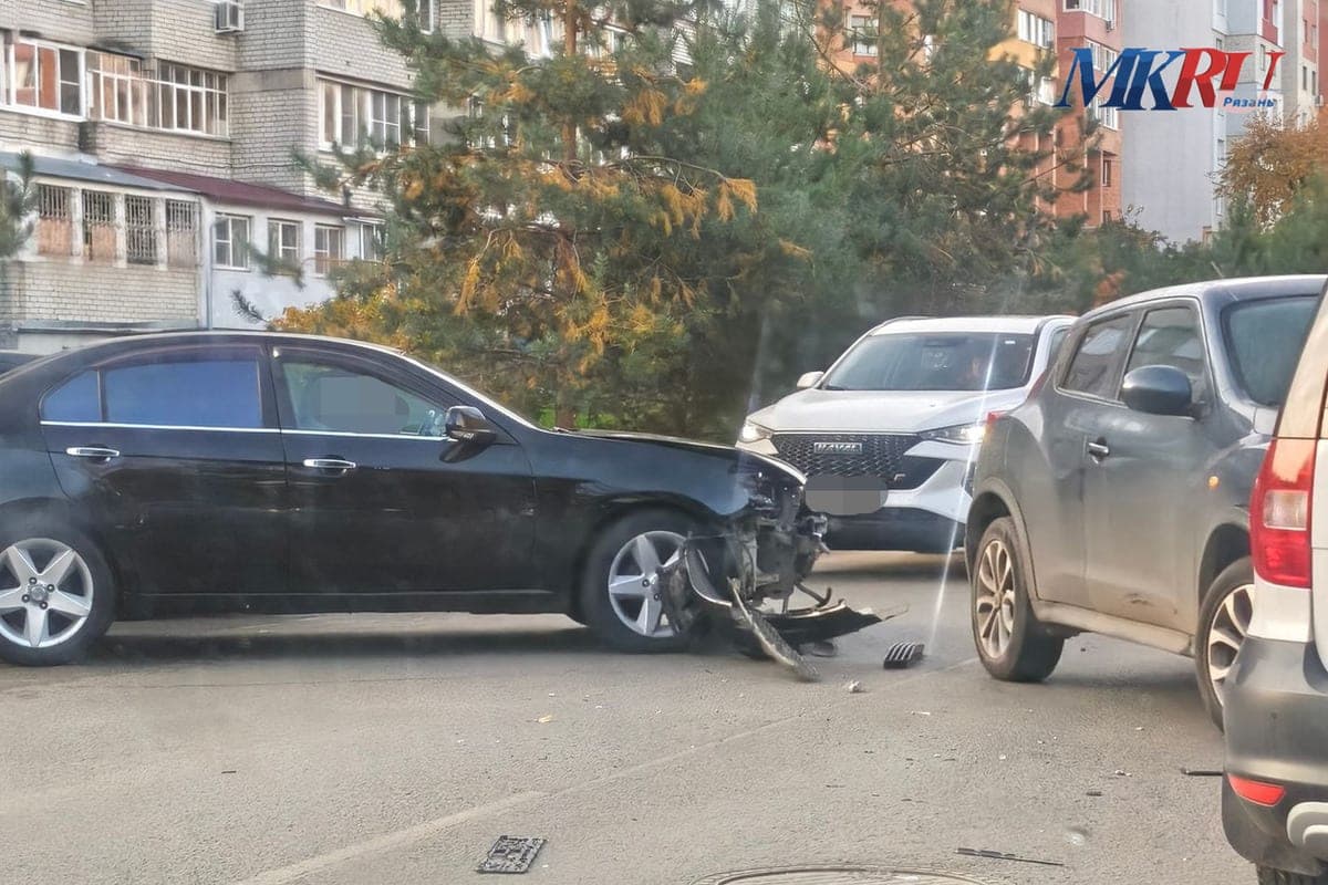 On the street of Tatarska in Ryazan faced two foreign cars