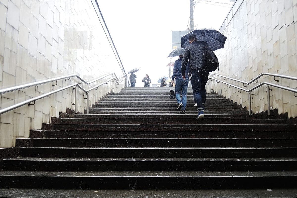 Storm shuts down hundreds of homes in northwest England