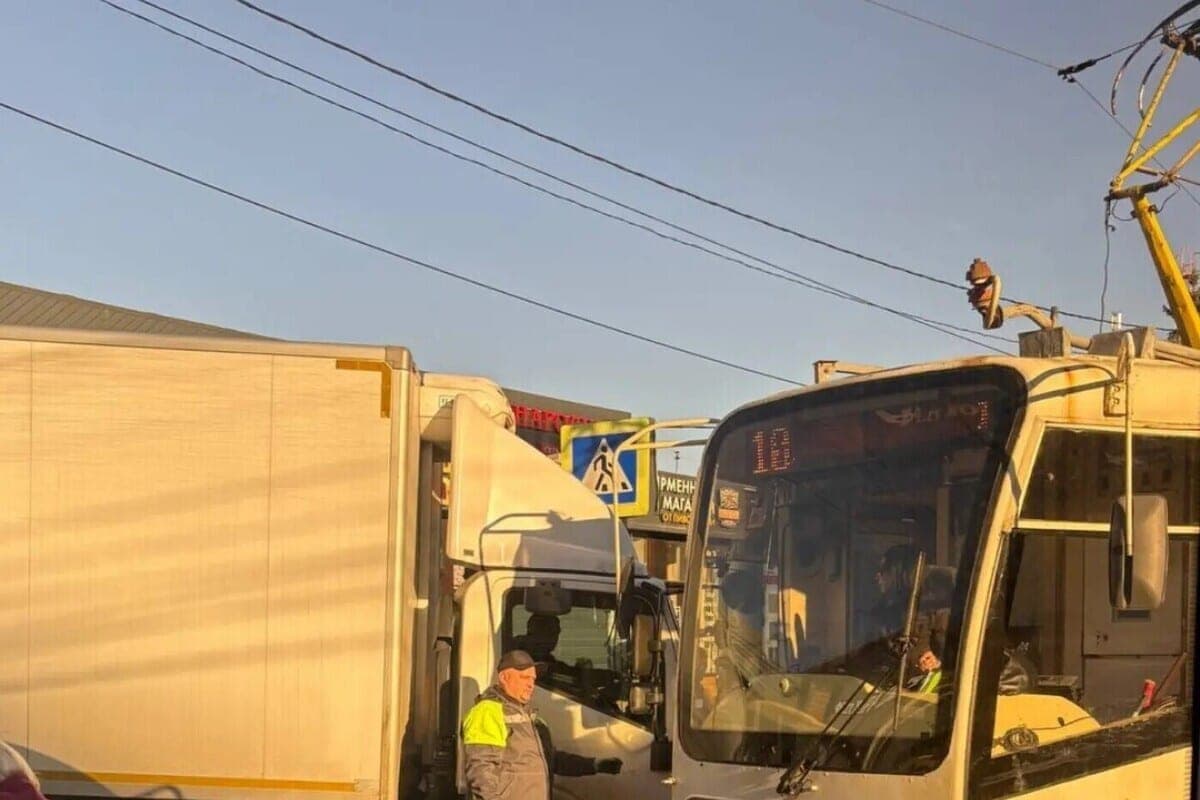 Trams stood on Marat in Tula because of undivided trucks
