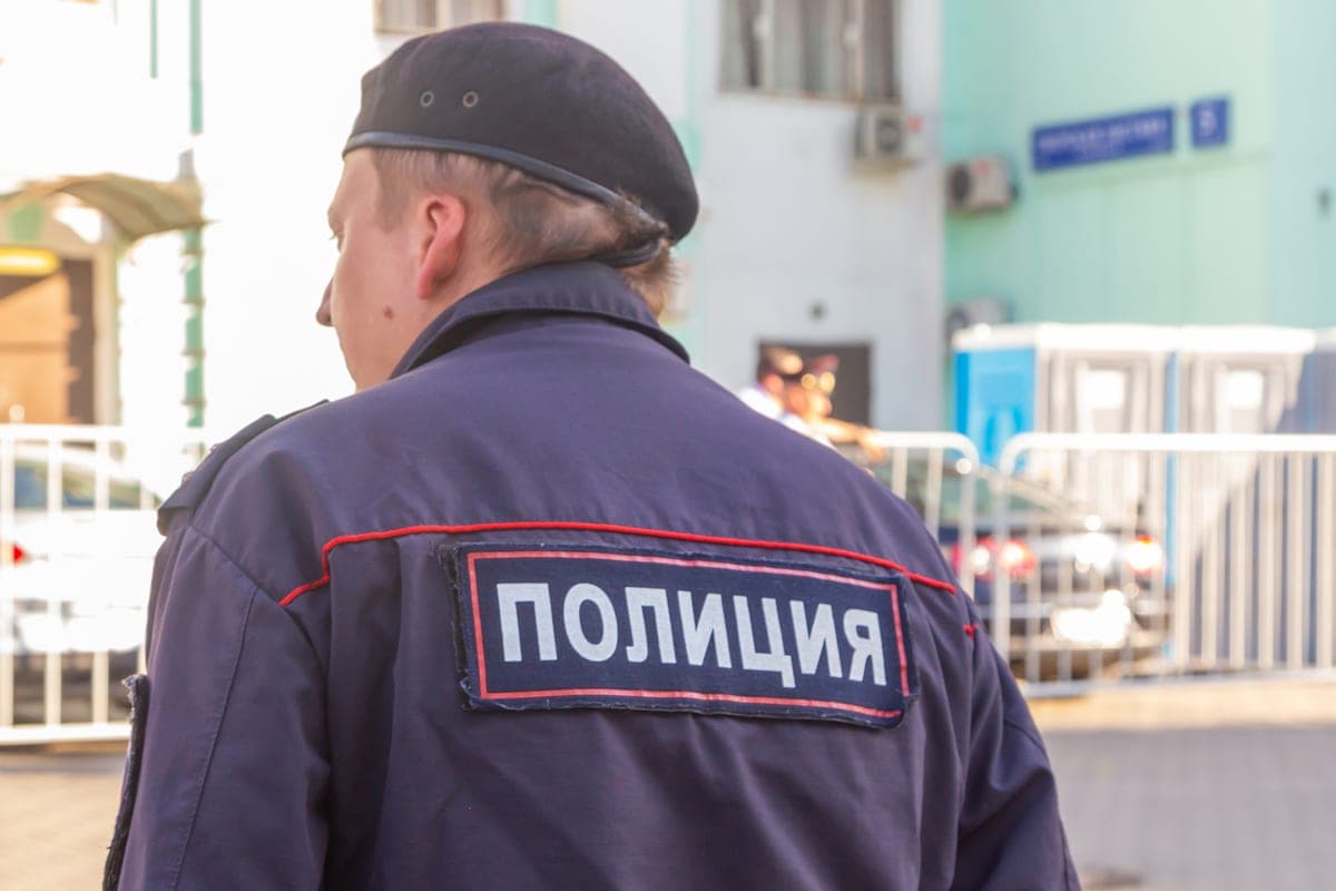 Заскучавшая россиянка вызвала полицейских, чтобы выпить с ними
