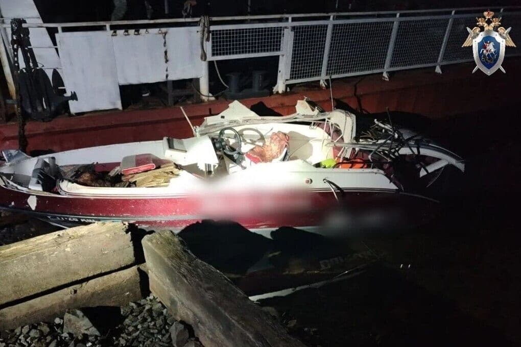 La collision de deux navires a pris fin dans la mort d'une personne dans la région russe