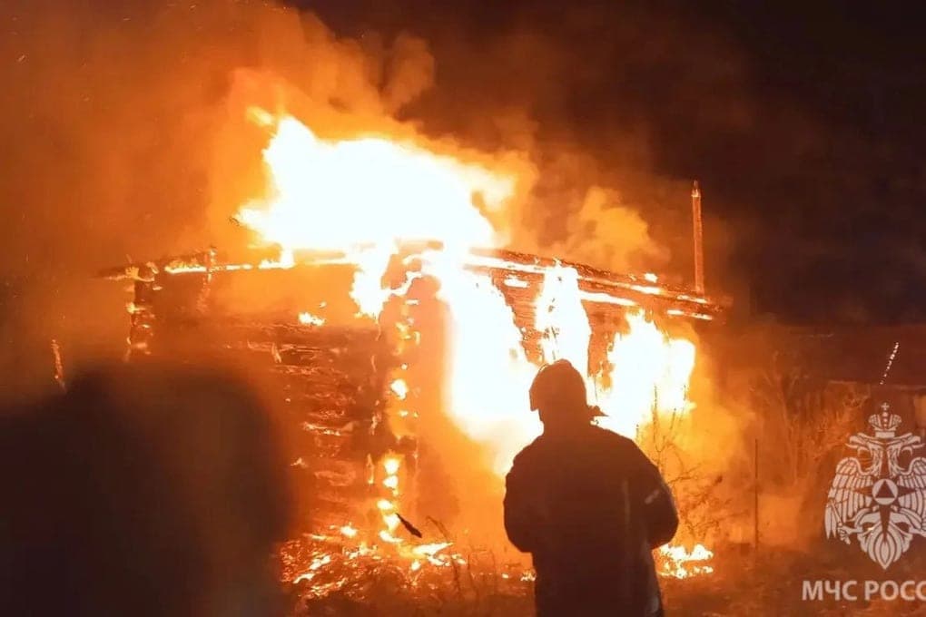 В Новгородской области за три дня произошло восемь пожаров, уничтоживших дома и постройки
