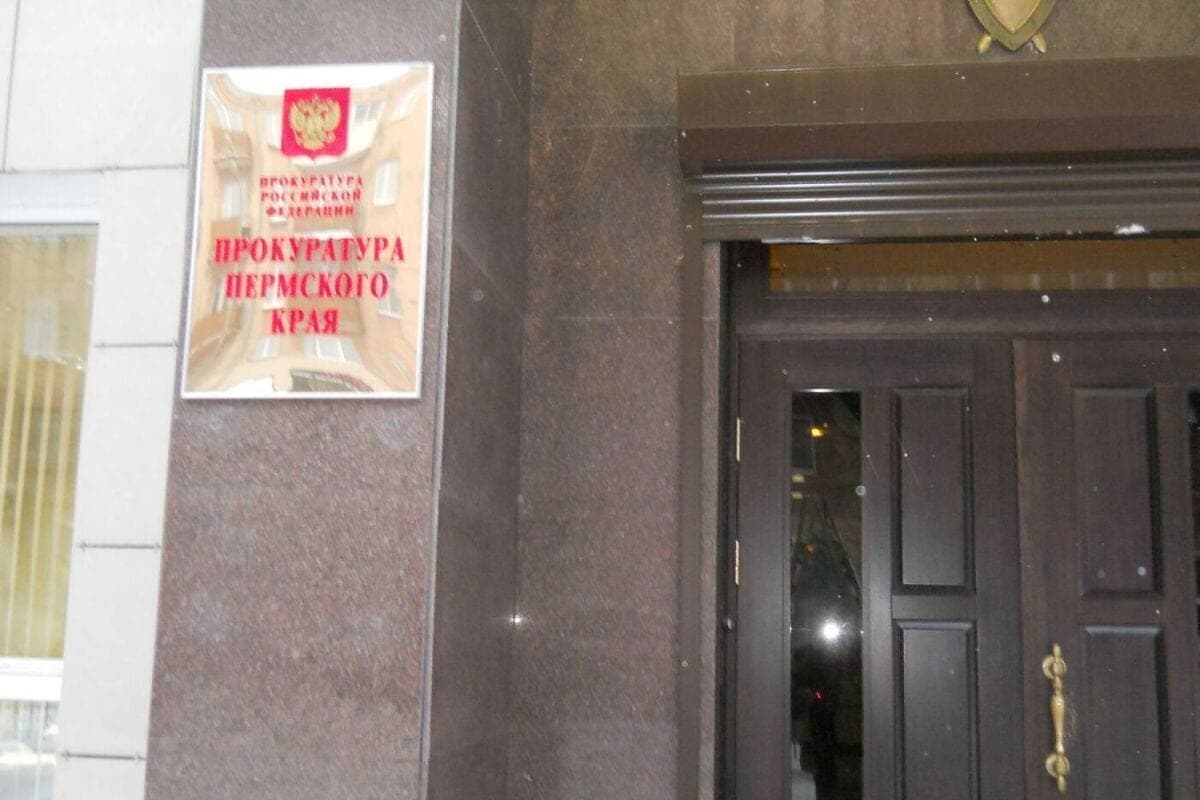 Прокуратура Пермского района проводит проверку после падения ученика из окна школы