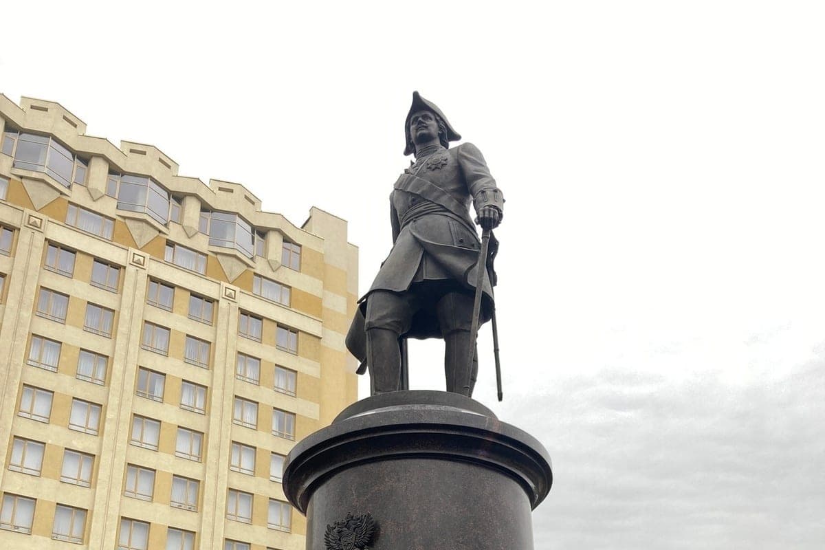 In Saratov erased the obscene inscription from the monument to Peter I