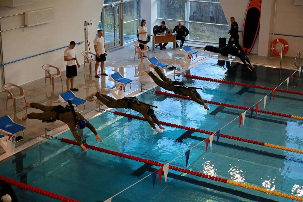 Only 45 of the 63 servicemen of the Northern Fleet were able to quickly swim 100 meters with assault rifles