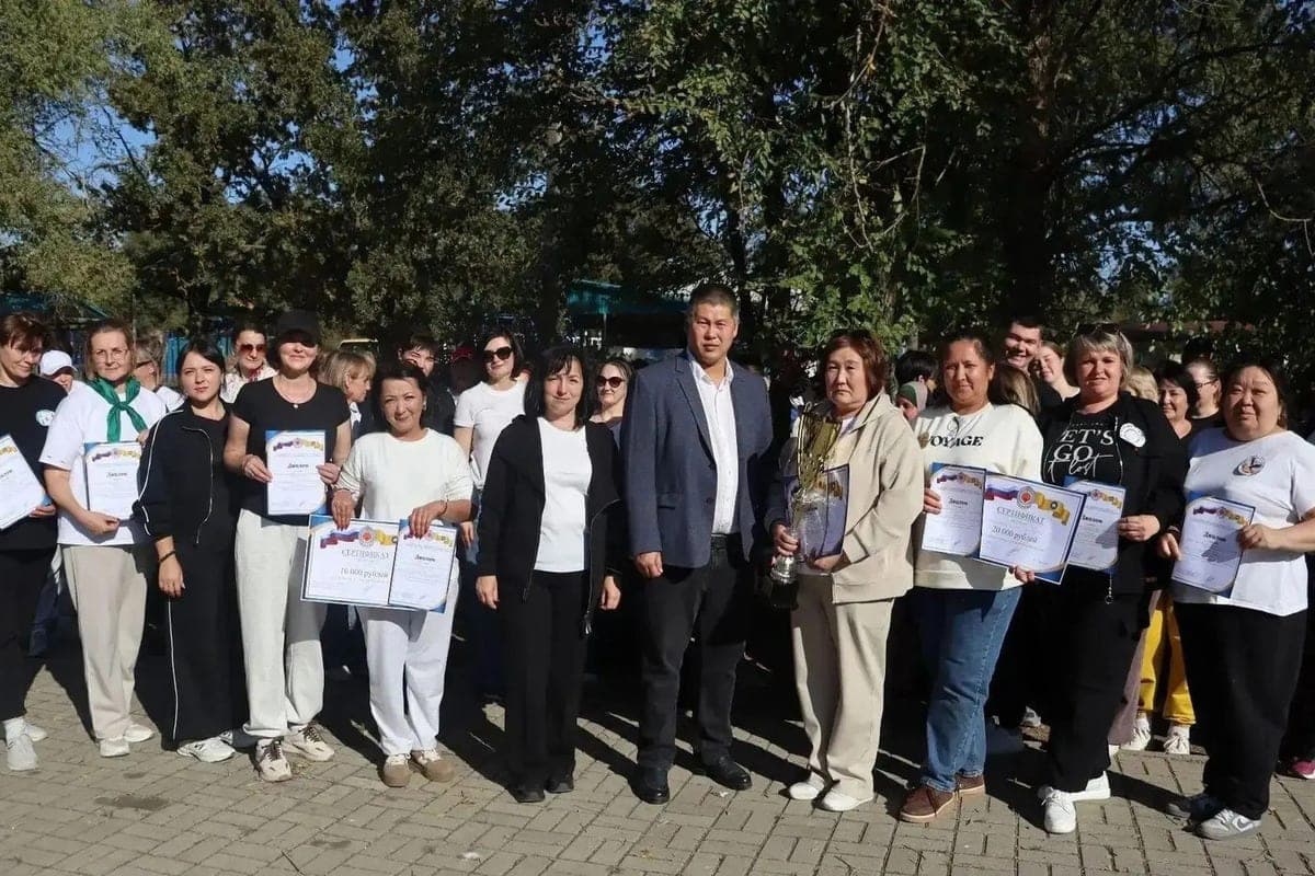 Lehrer von Kalmykia konkurrierten im Sportorientierungslauf