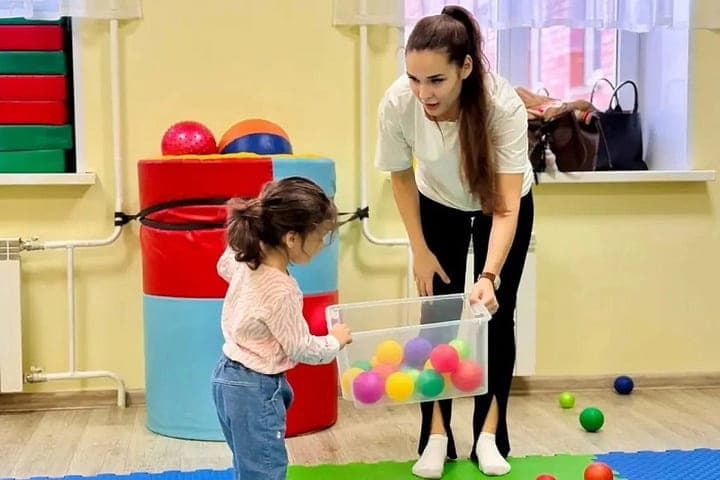 In Archangelsk startete das Zentrum „Regenbogen der Empfindungen ein Frühinterventionsprojekt für Kinder mit Behinderungen