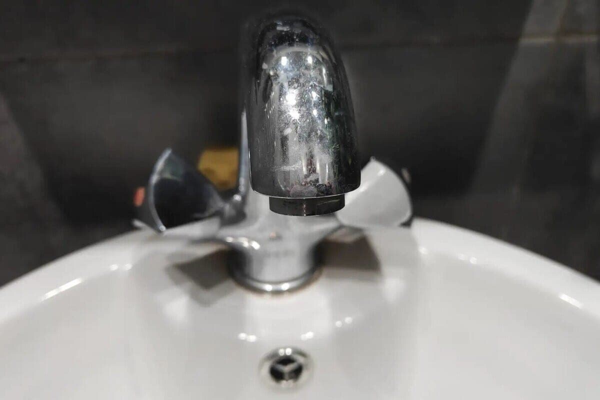 Hot water on Science Avenue has become dangerous for residents