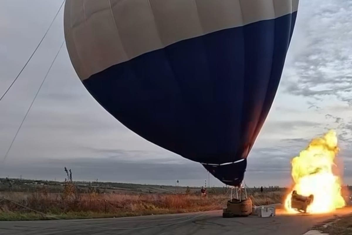Rostov extreme versuchte, ein brennendes Auto in einen Ballon zu stürzen