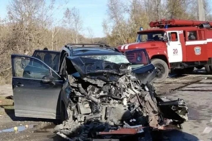The driver in serious condition: in Biysk there was a severe accident with a truck