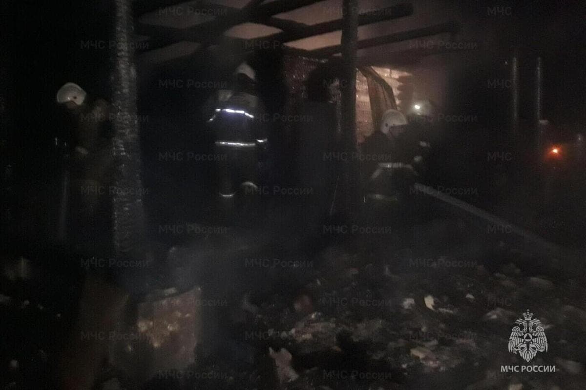 Двое погибших обнаружены на месте пожара в поселке Отрадном