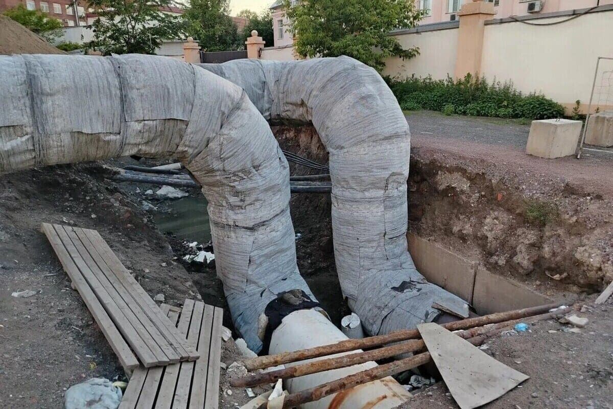 В Сафоново водителям придётся искать объезд из-за ремонта теплосети на Школьной