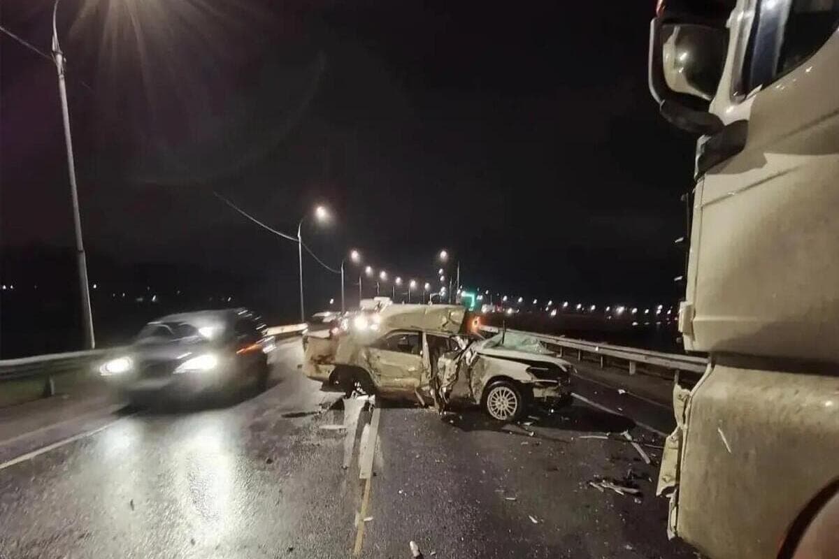 Near Novosibirsk, a foreign car driver died in a triple accident with a bus and a truck