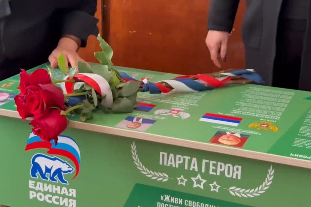 В школе № 21 Макеевки увековечили подвиг выпускников Яковлева и Кваши
