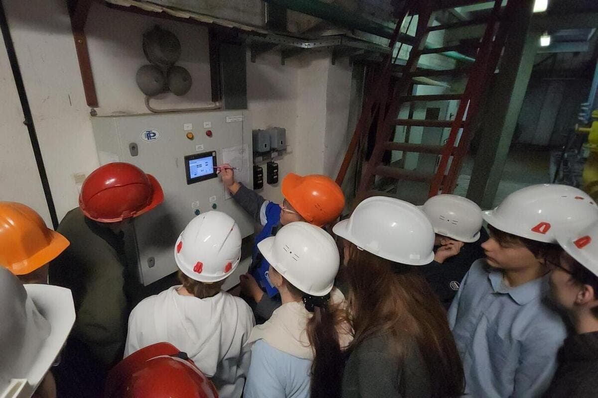 In Serpukhov, students were shown how heat comes to the house