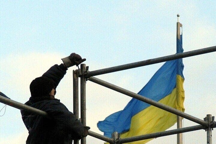 В Киеве третий день закрыт один из мостов