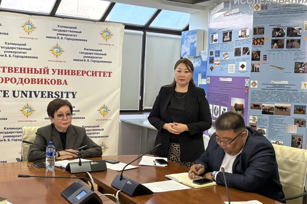 A l'Université de Kalmykia prendre les bras de -Antiplagiat 2.0-