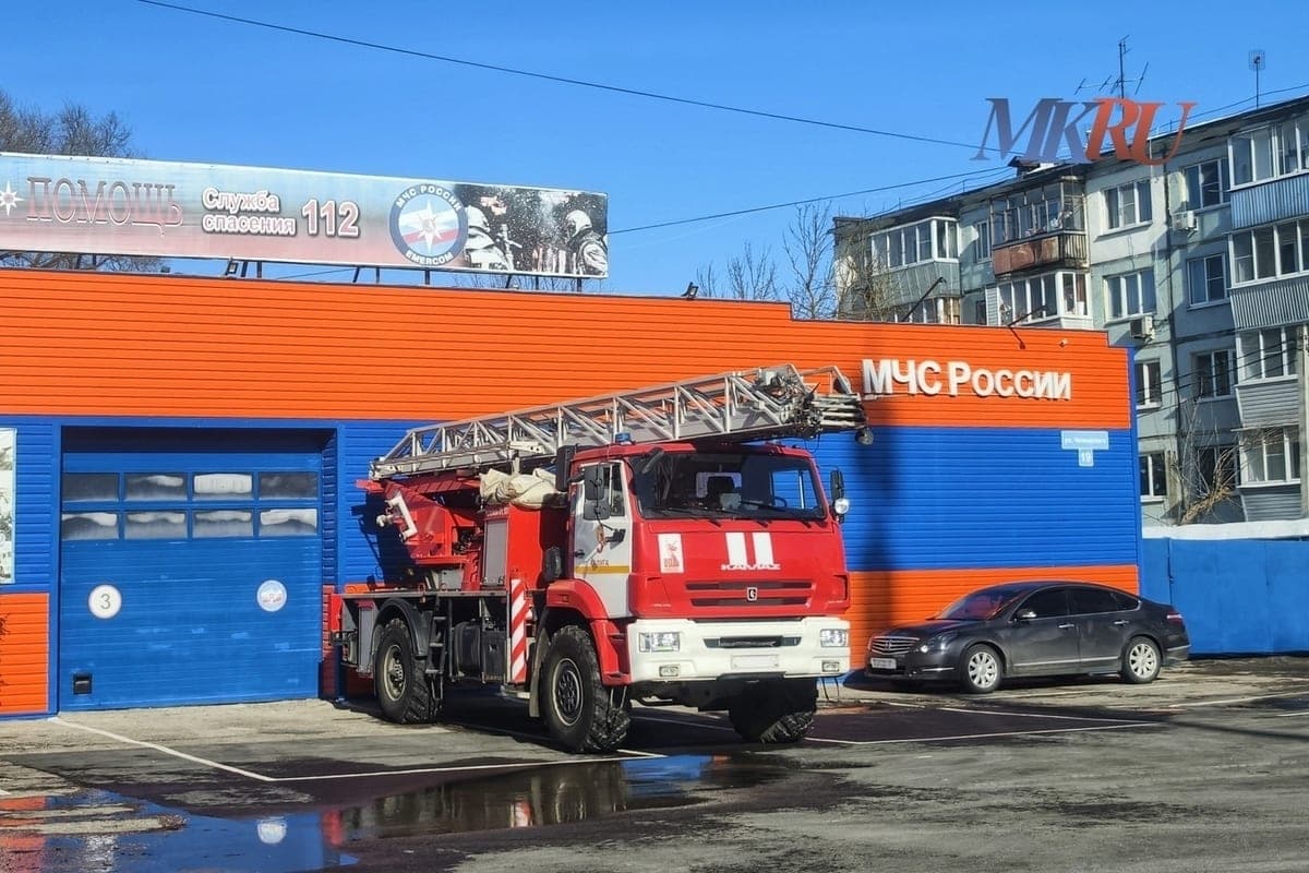 Калужские спасатели вывели из огня двух детей