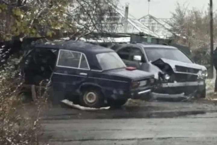 В Усть-Абакане водитель Lexus не уступил дорогу и покалечил пенсионера