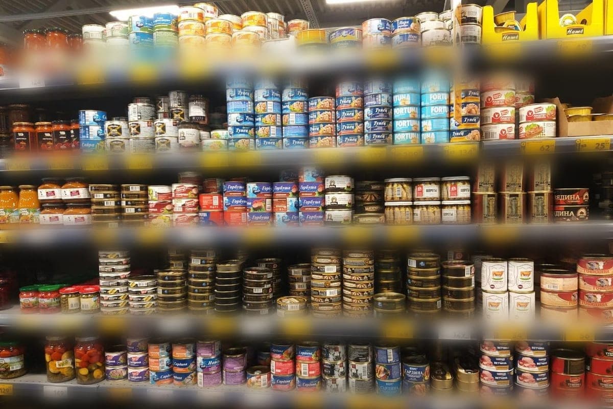 Petersburgers advised to carefully study the composition of canned food with mackerel