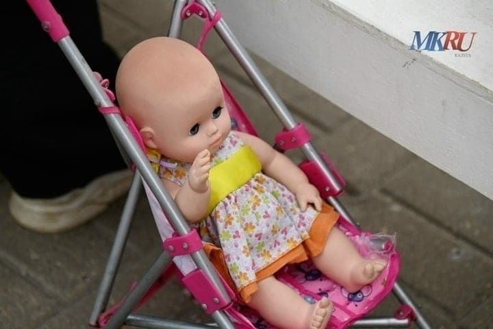 On the baby stroller got a case