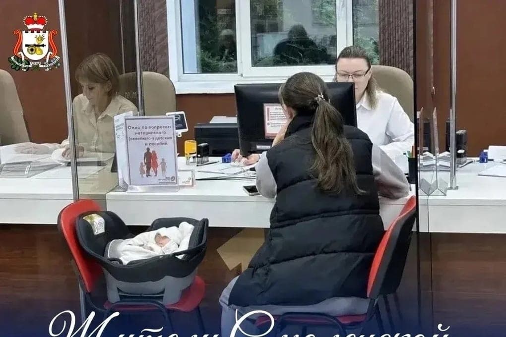 «В один клик»: как смоляне получают госуслуги через чат-боты и портал «Госуслуги»