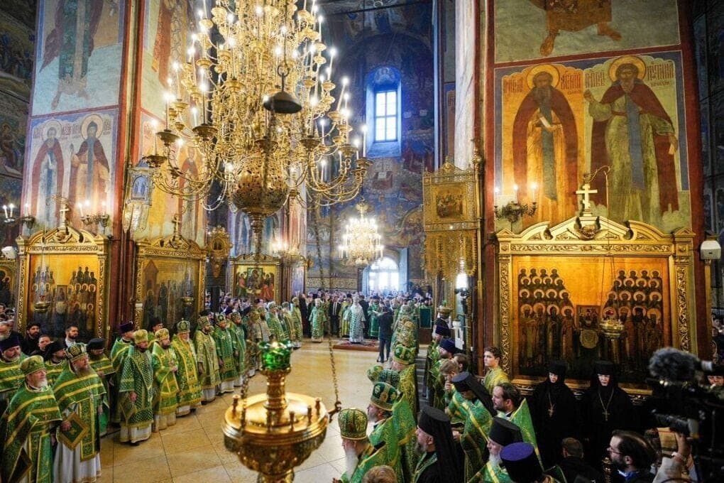 In the Assumption Cathedral of Vladimir, Metropolitan Nikander served Patriarch Kirill
