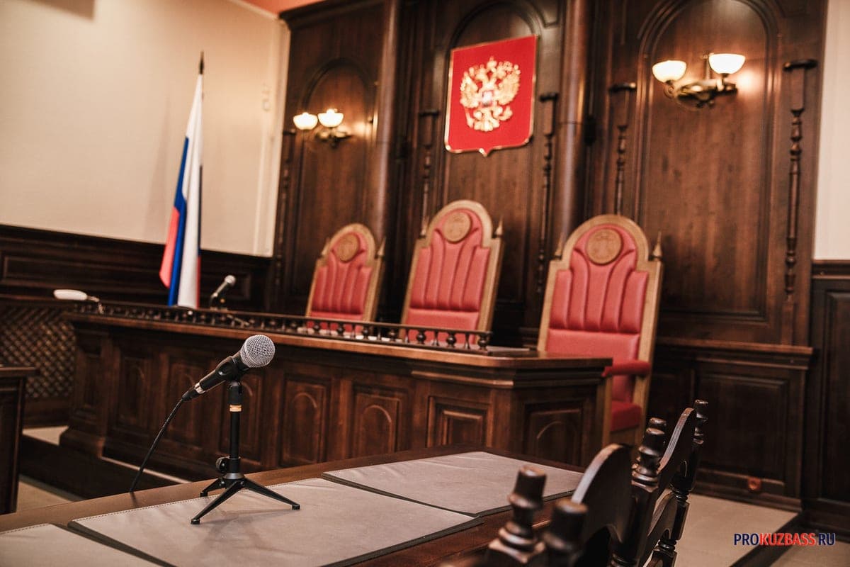 «Подножка на репетиции»: в Кузбассе школа заплатит за сломанную руку ученицы