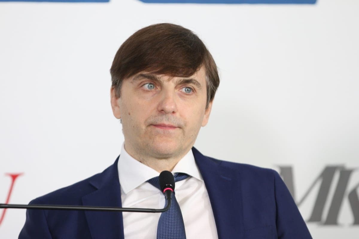 The Ministry of Education of the Russian Federation will introduce a mandatory course on AI and information security