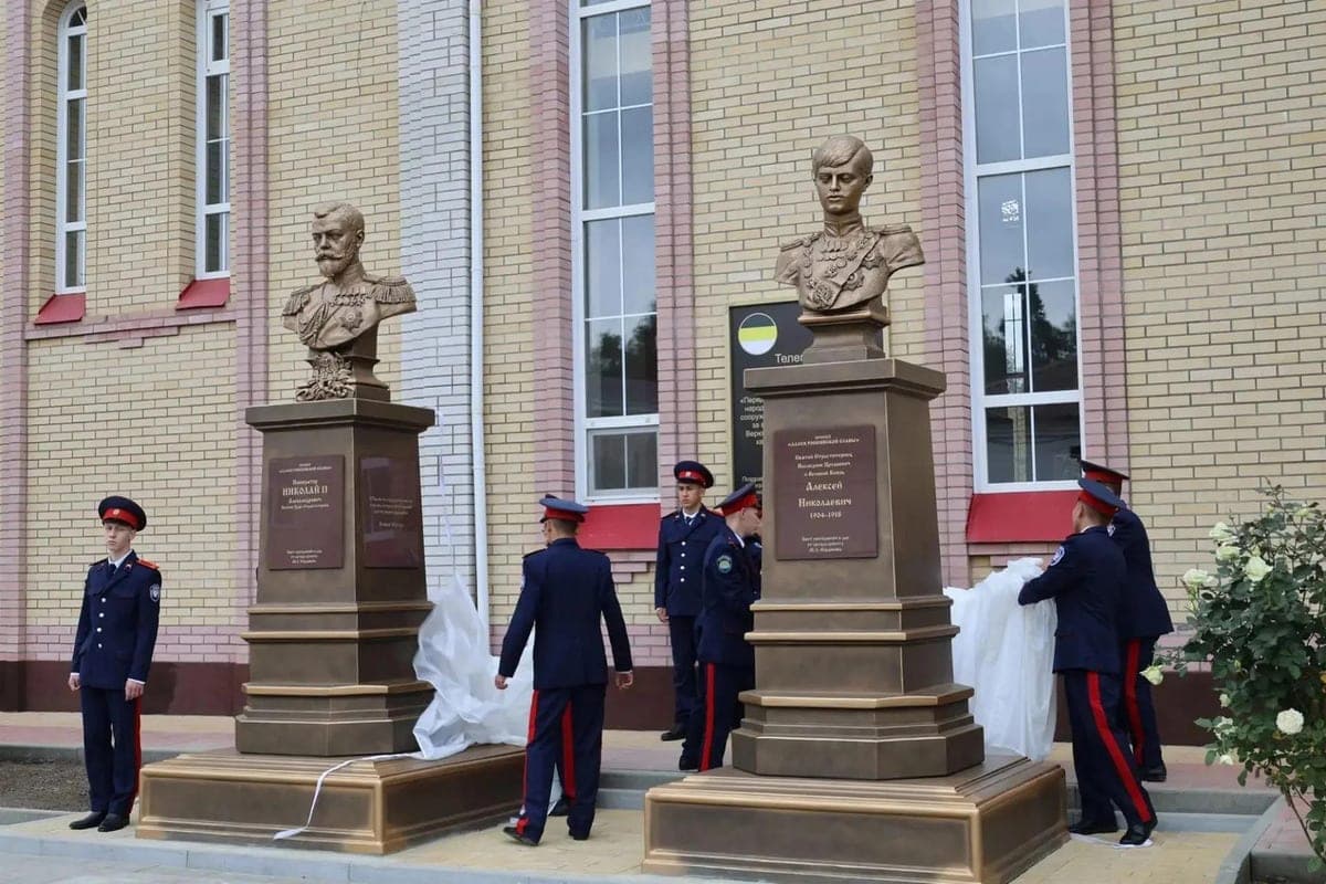In Gorodovikovsk solemnly opened a monument to the last Russian tsar and Tsarevich