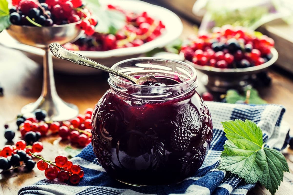 “Do you want to poison us?” American in shock: saw mold on Russian jam and made a scandal The owner's response stunned her