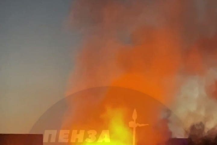 In Nikolsk verbrannt das Haus einer großen Familie