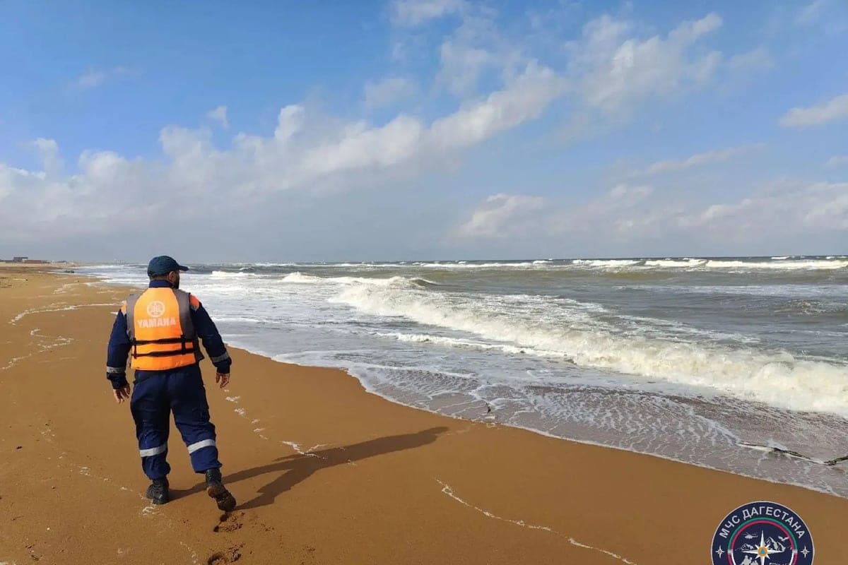 В Дагестане спасли мужчину, которого уносило в море сильным течением
