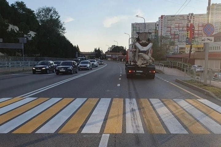À Sotchi, un passager de 16 ans a été blessé dans un accident avec KAMAZ sur la rue Plastunskaya
