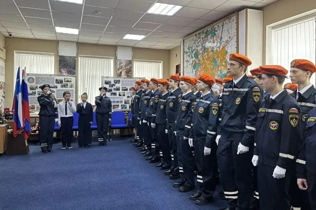 В Курске 37 учеников школы №37 принесли присягу кадетов-спасателей