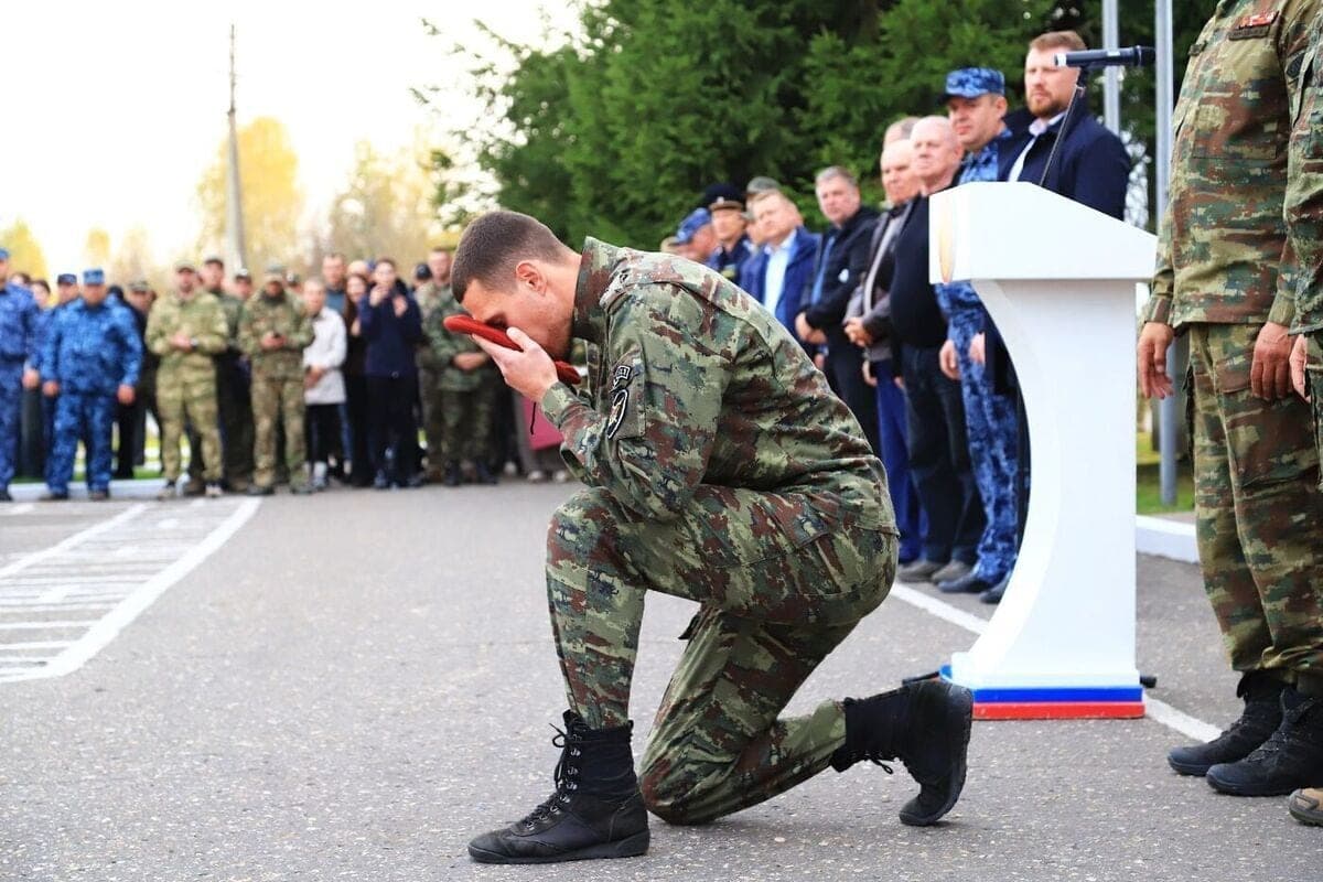 Боец УФСИН из Архангельской области получил краповый берет